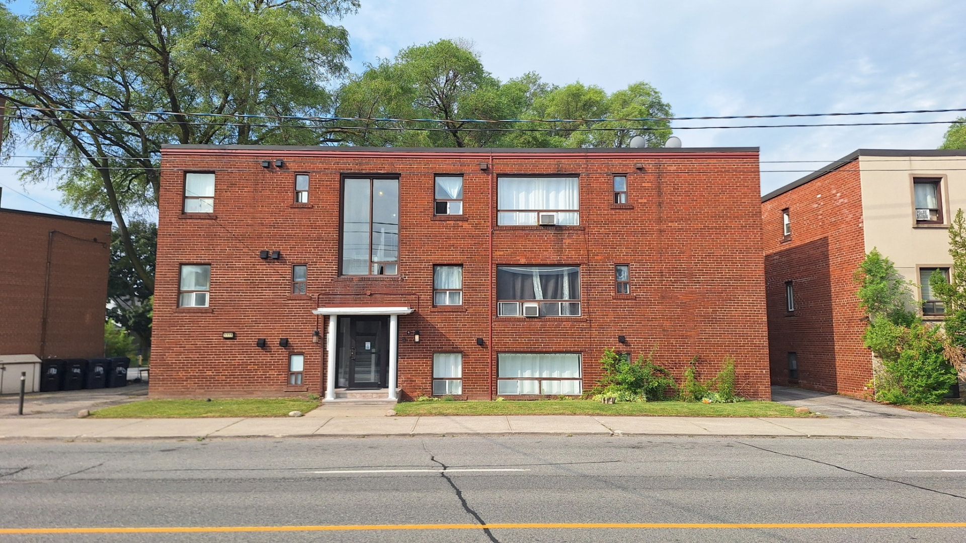 Multi-family property managed by PMP at 1110 Weston Road